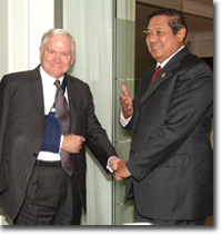Robert Gates & SBY