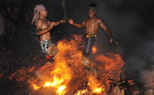 Tradisi-Perang-Api-200315